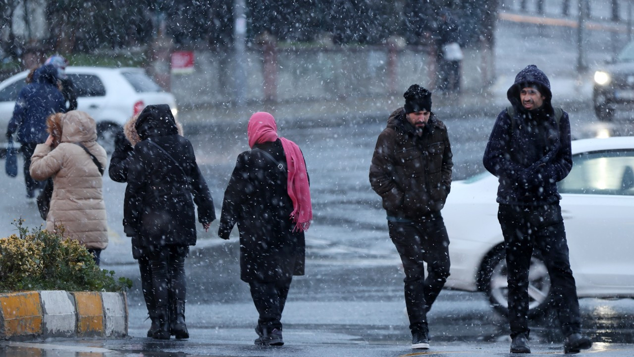 Kar yağışı İstanbul kent merkezine ulaştı