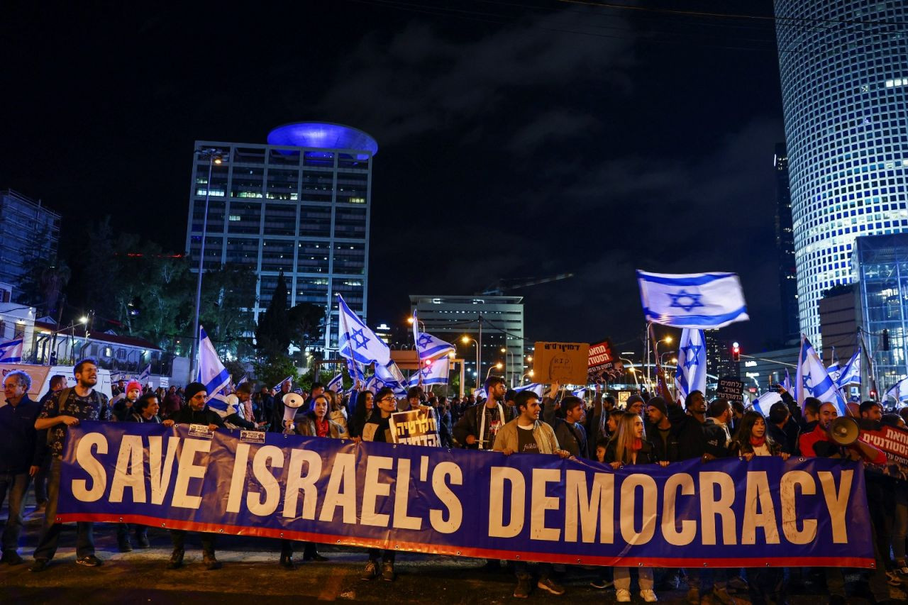 İsrail'de protestolar beşinci haftasında: 'Diktatörlüğe hayır' - Sayfa 3