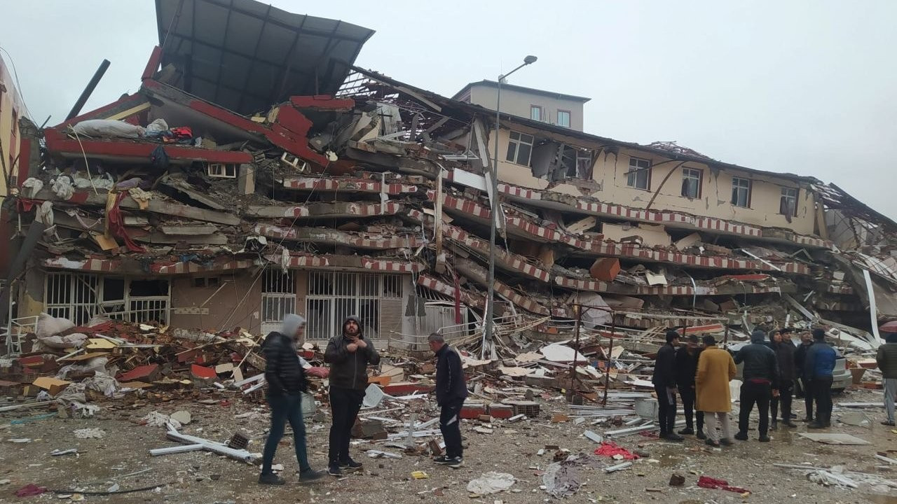 Ankara Büyükşehir Belediyesi’nden deprem bölgesine destek