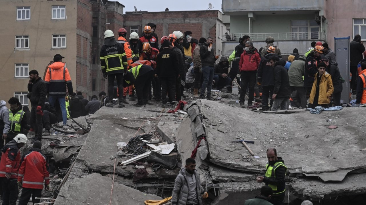 Madenciler arama kurtarma çalışması için deprem bölgesine gidiyor