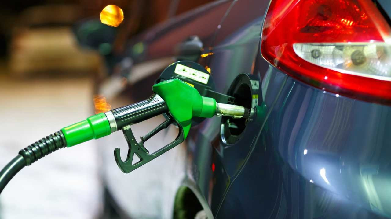 Petrol üretimini düşürme kararları sonrası fiyatlar yükselişe geçti