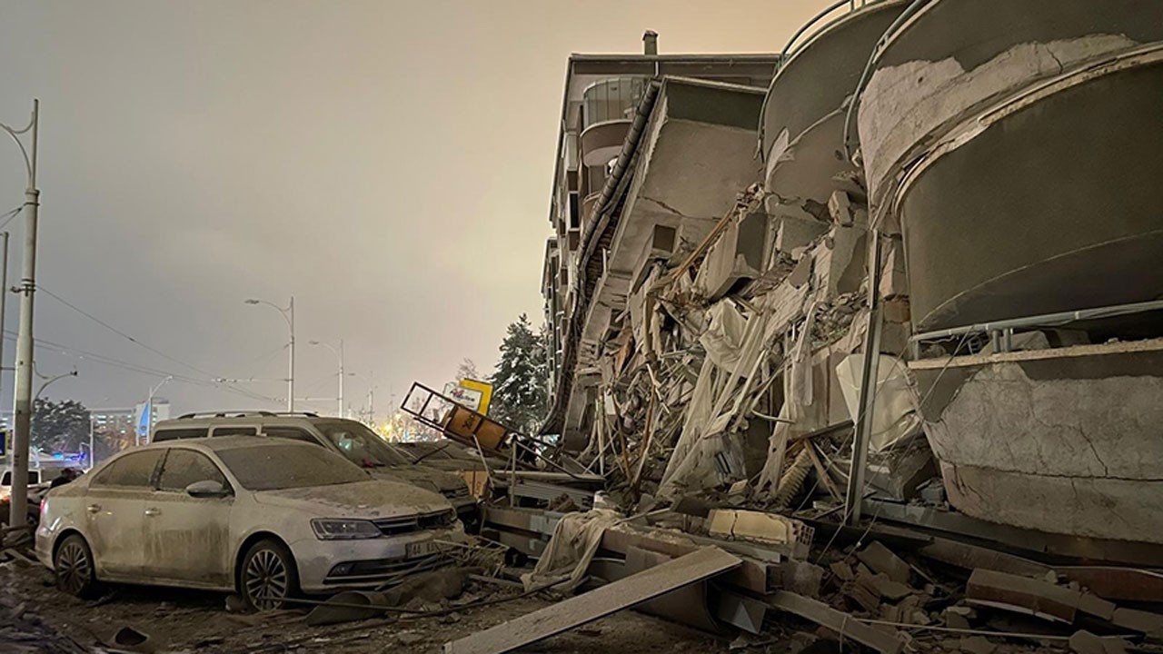 Deprem bölgesindeki valilerin görev yerleri değişti