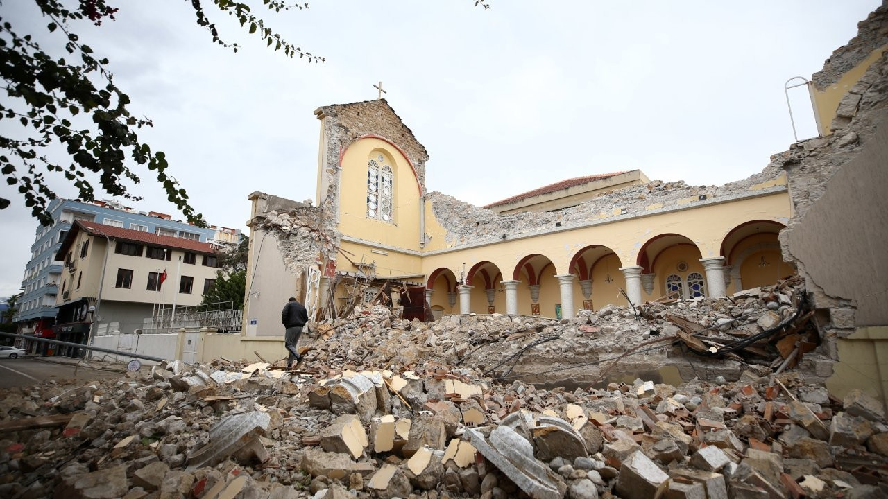 Hatay'daki Latin Katolik Kilisesi deprem nedeniyle yıkıldı