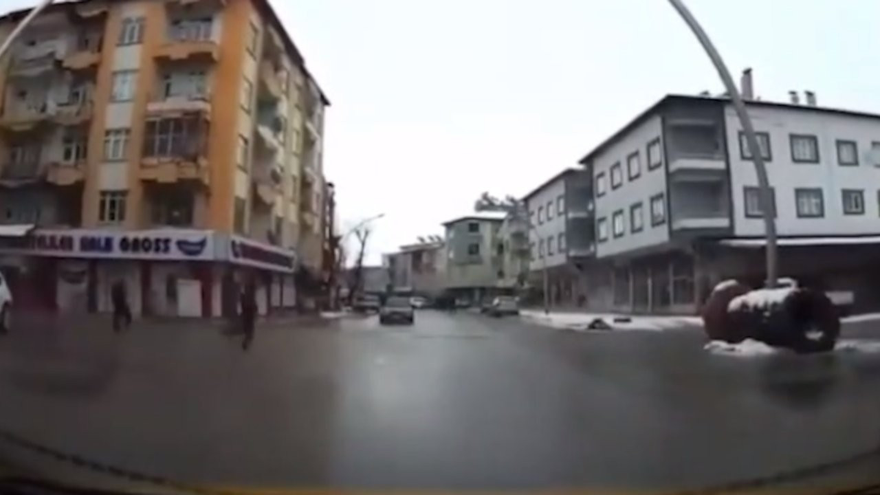 Depremin görüntüsü ortaya çıktı: Binalar aynı anda çöktü
