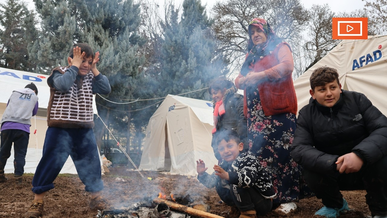 Çadırda ısınma yetersiz: Diyarbakırlı depremzedeler çamur altında