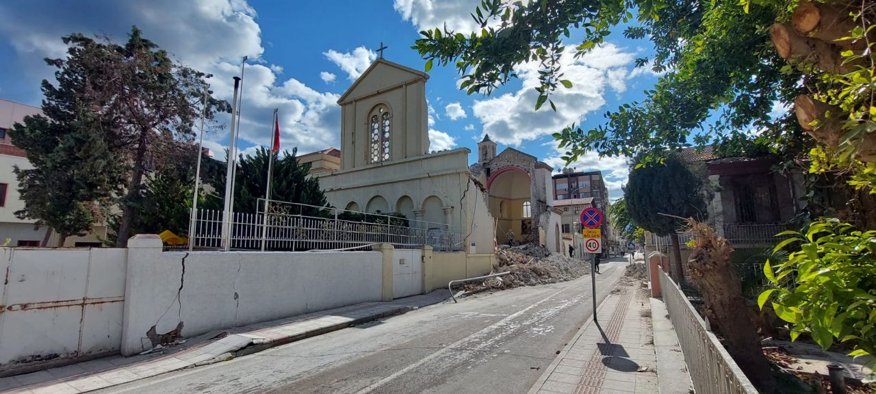 İskenderun Latin Katolik Kilisesi depremde hasar gördü - Sayfa 3