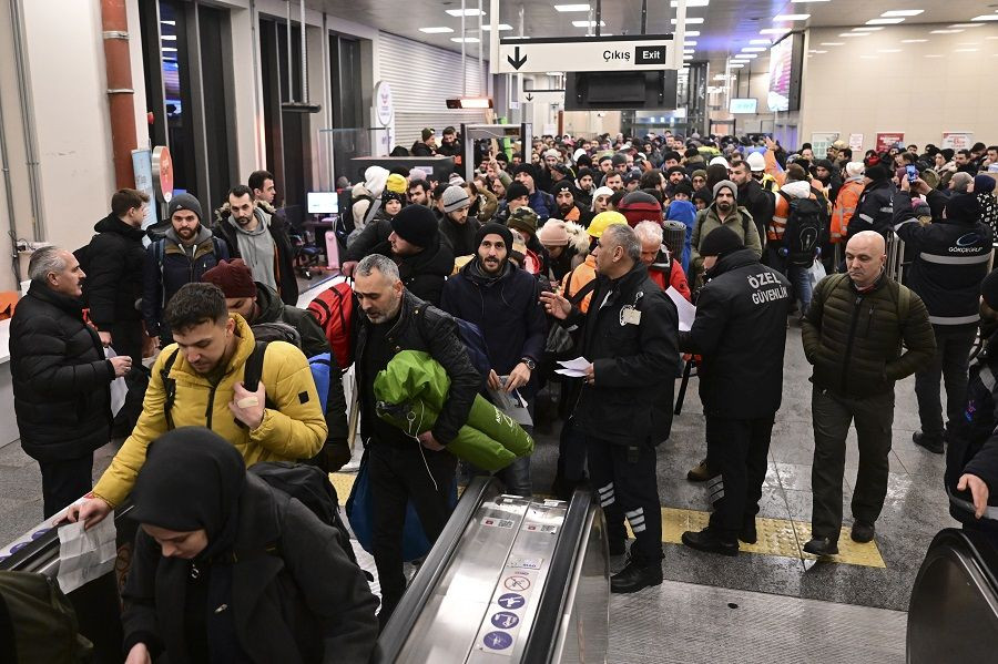 Deprem gönüllüleri trenle İstanbul'dan yola çıktı - Sayfa 1