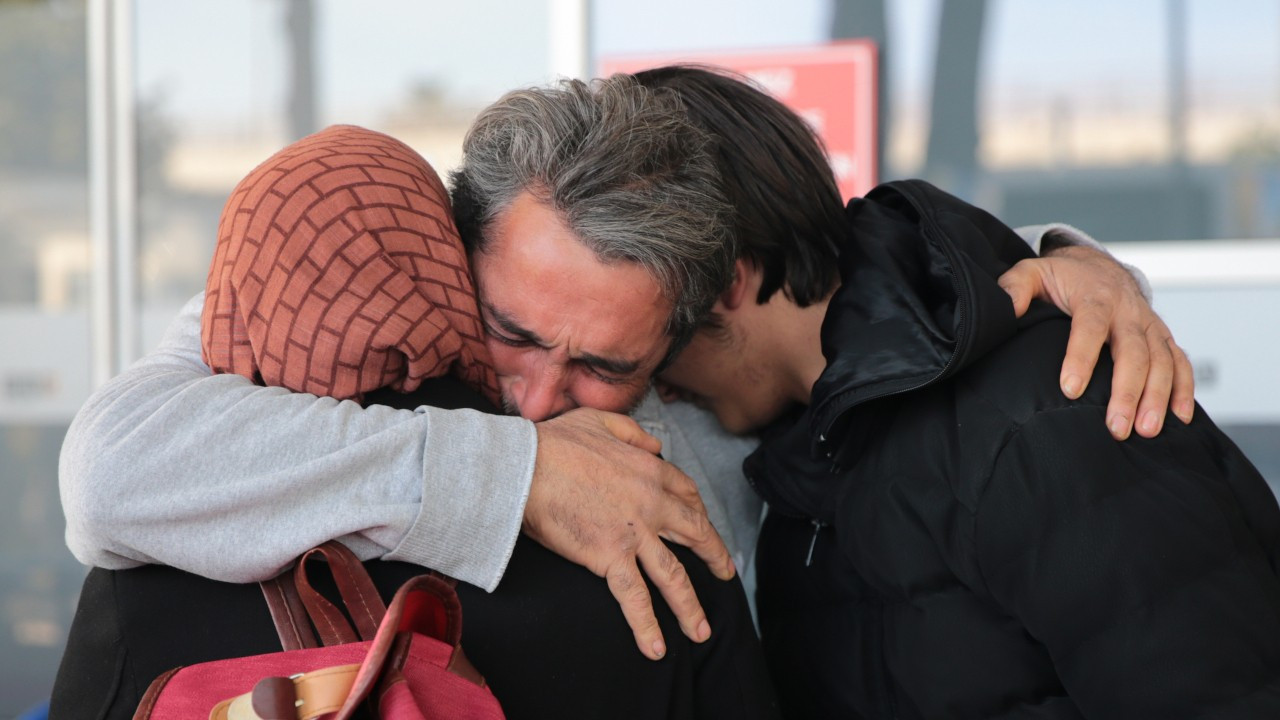 Depremzedeler Antalya'ya tahliye ediliyor