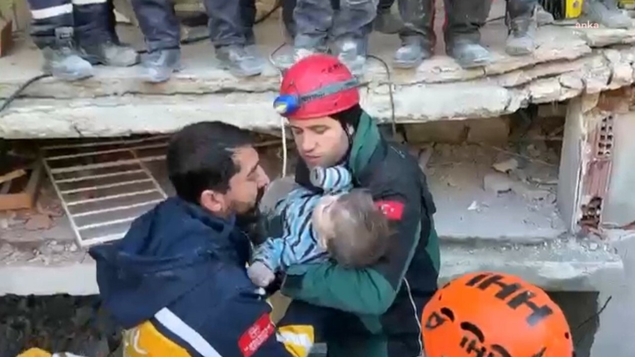 Hatay'da 2 yaşındaki bebek 80 saat sonra kurtarıldı