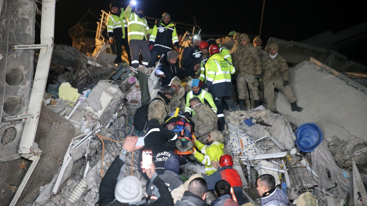 Maraş'ta 3 kişilik aile, 73 saat sonra kurtarıldı