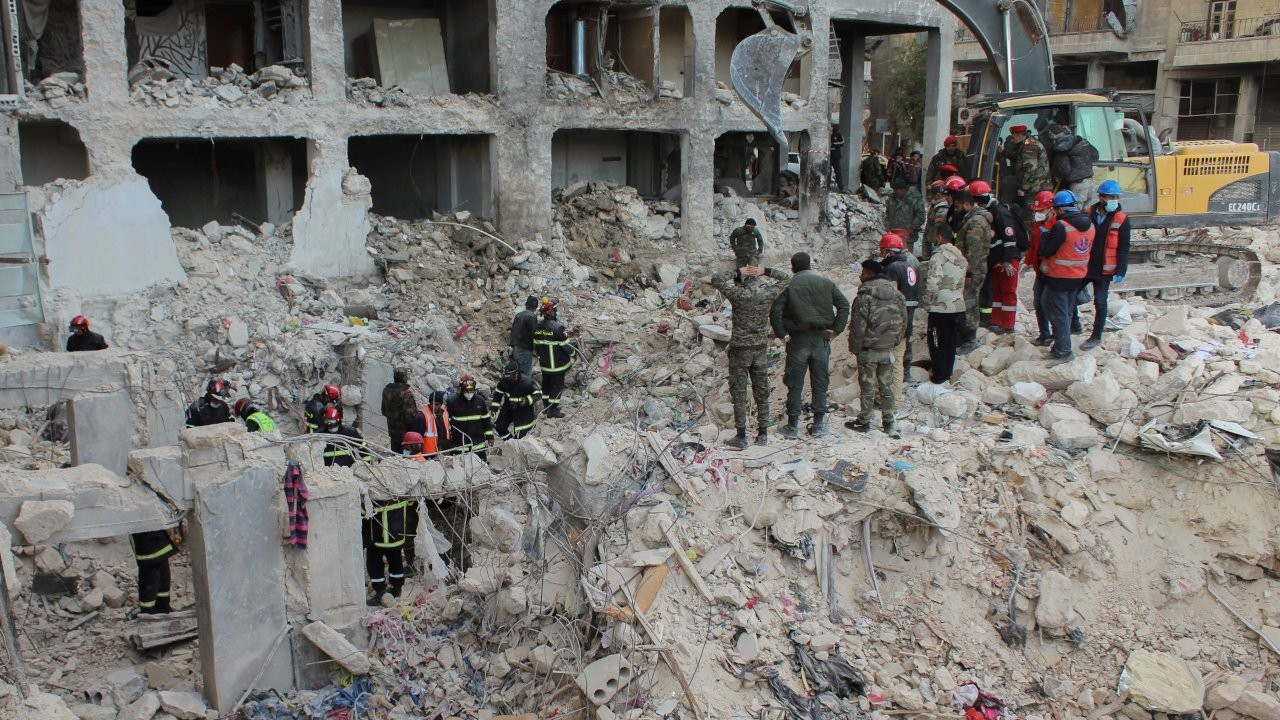 Suriye'de can kaybı 2 bin 900'ü aştı: 'İnsanı yardım politize edilmemeli'