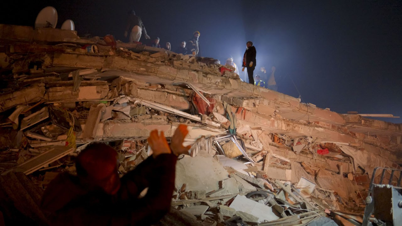 AFAD depreme ilişkin ön raporunu hazırladı: 1300'e yakın deprem kaydedildi