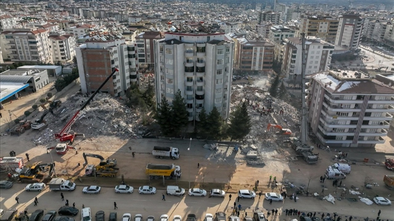 Antep'te depremde yıkılan Ayşe-Mehmet Polat sitesinin müteahhidi gözaltına alındı