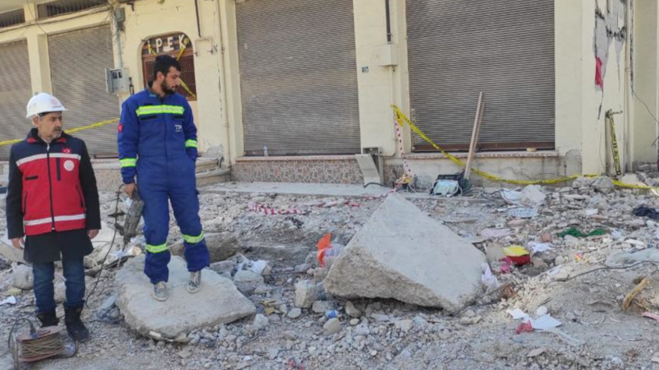 Deprem bölgesinde yıkılan binalarla ilgili soruşturma kapsamında deliller toplanmaya başladı