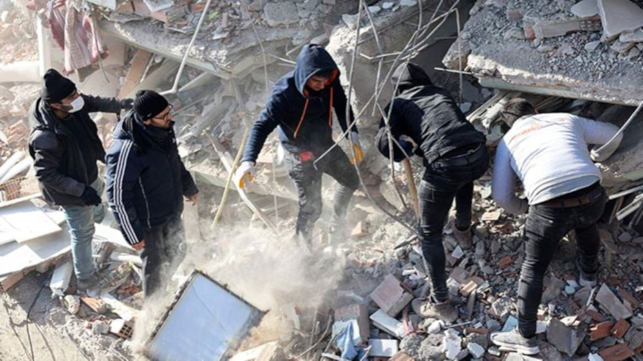 MHP'li depremzede: MHP ekmek vermiyor, bize 'terör örgütü' TÖP bakıyor