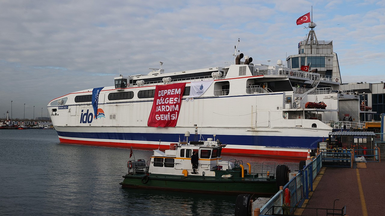 İBB'nin afet gemisine dönüştürülen iki feribotu Hatay'a gidiyor