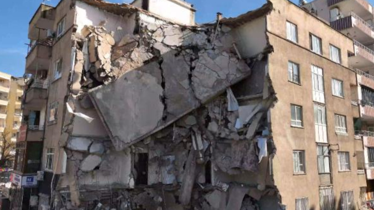 Deprem bölgelerinde yıkılan bina sayısı 7584