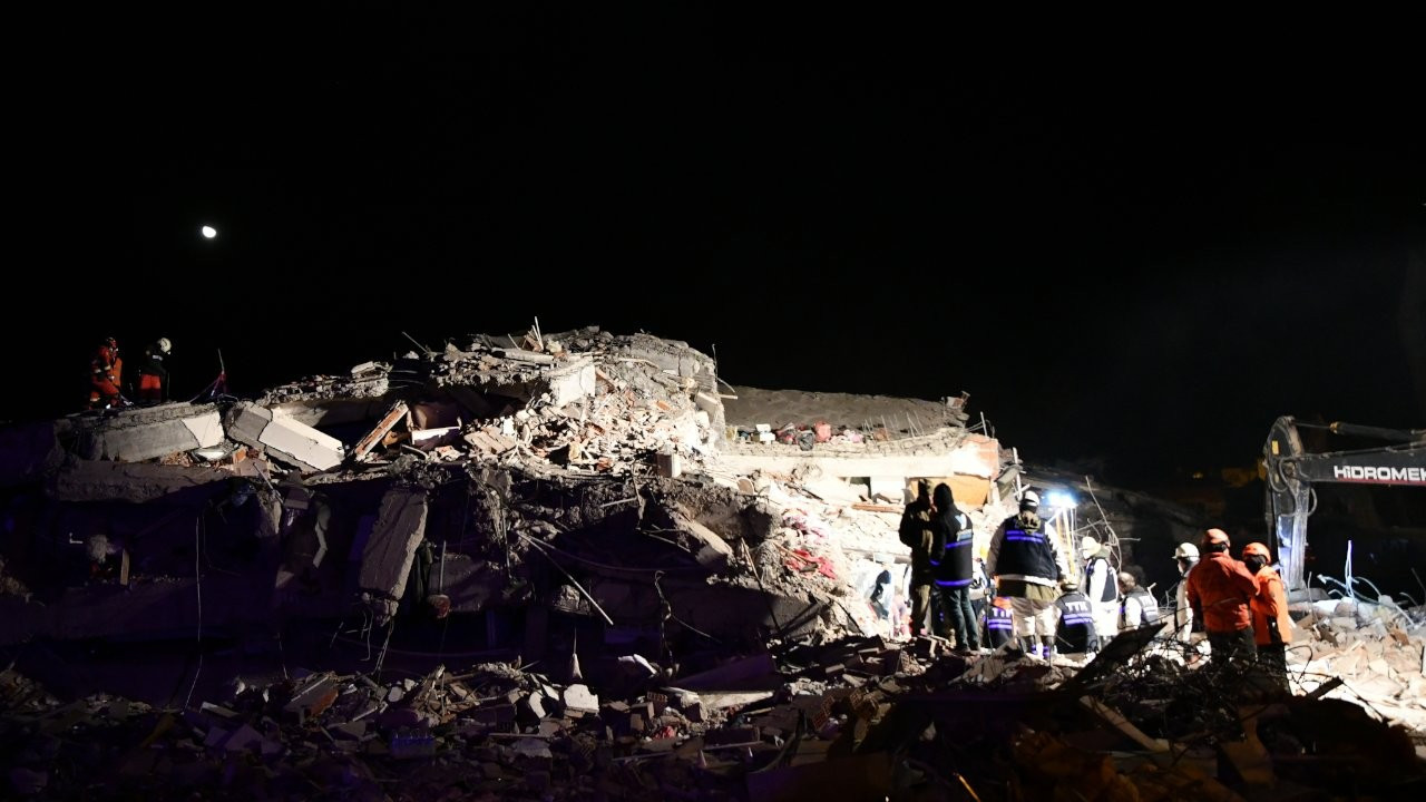 Antep'te yıkılan binada kolon kestikleri iddiasıyla 2 kişi tutuklandı