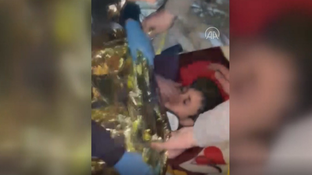 Hatay'da 9 yaşındaki Yiğit, 160 saat sonra enkazdan sağ çıkarıldı