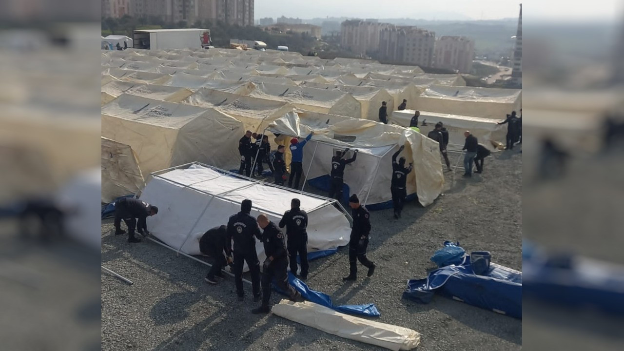 İzmir Büyükşehir ekibi koordinasyon merkezi için Hatay’da: Çadırlar kuruldu