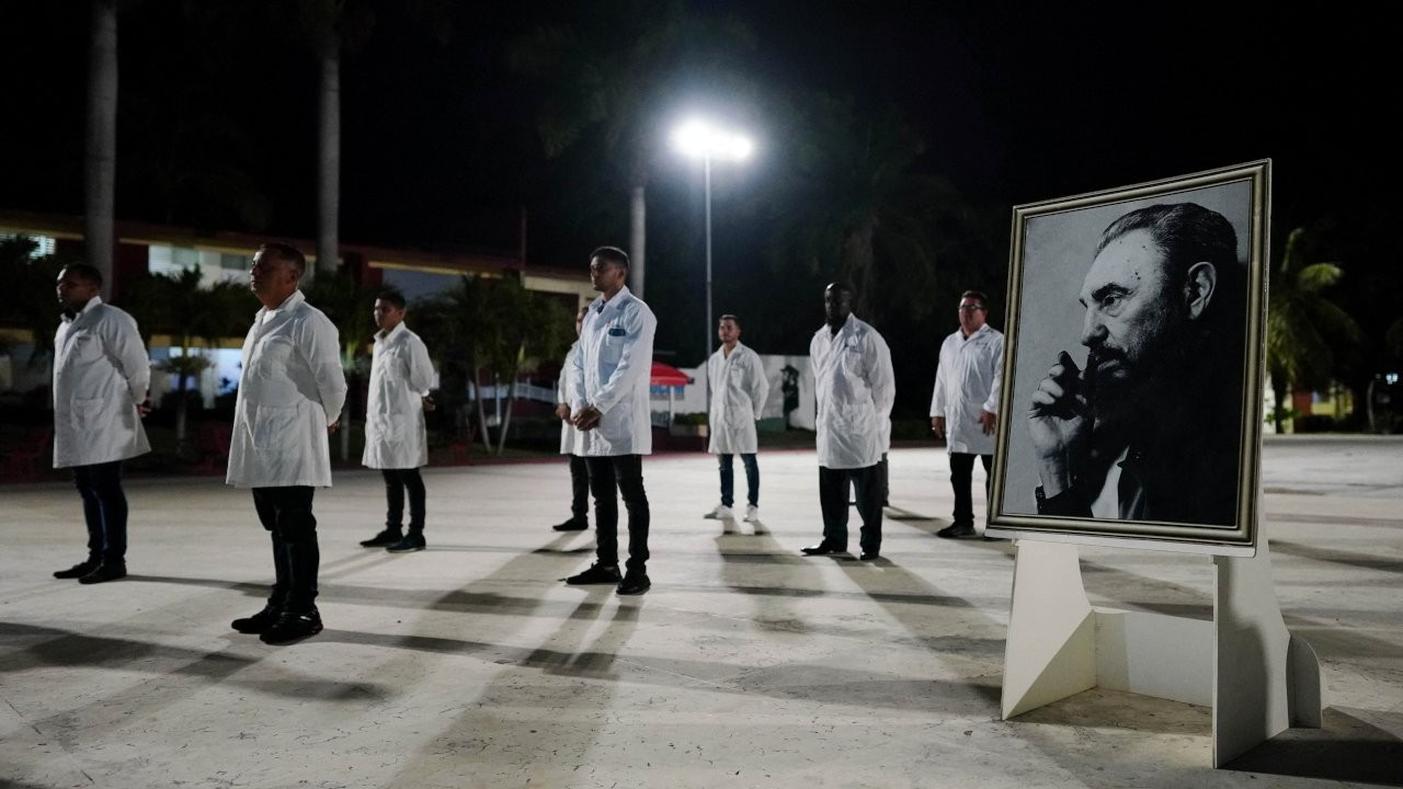 'Beyaz önlüklü ordu' Küba'dan yola çıktı: 32 kişilik ekip Türkiye'ye geliyor