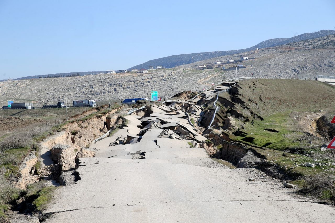 Kağıt gibi yırtıldılar: Maraş'ta bazı köy yolları 'yok' oldu - Sayfa 4