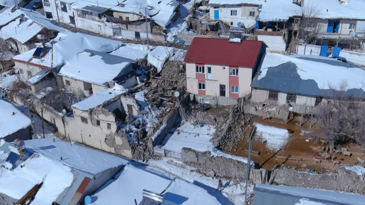 Depremin yok ettiği köy...