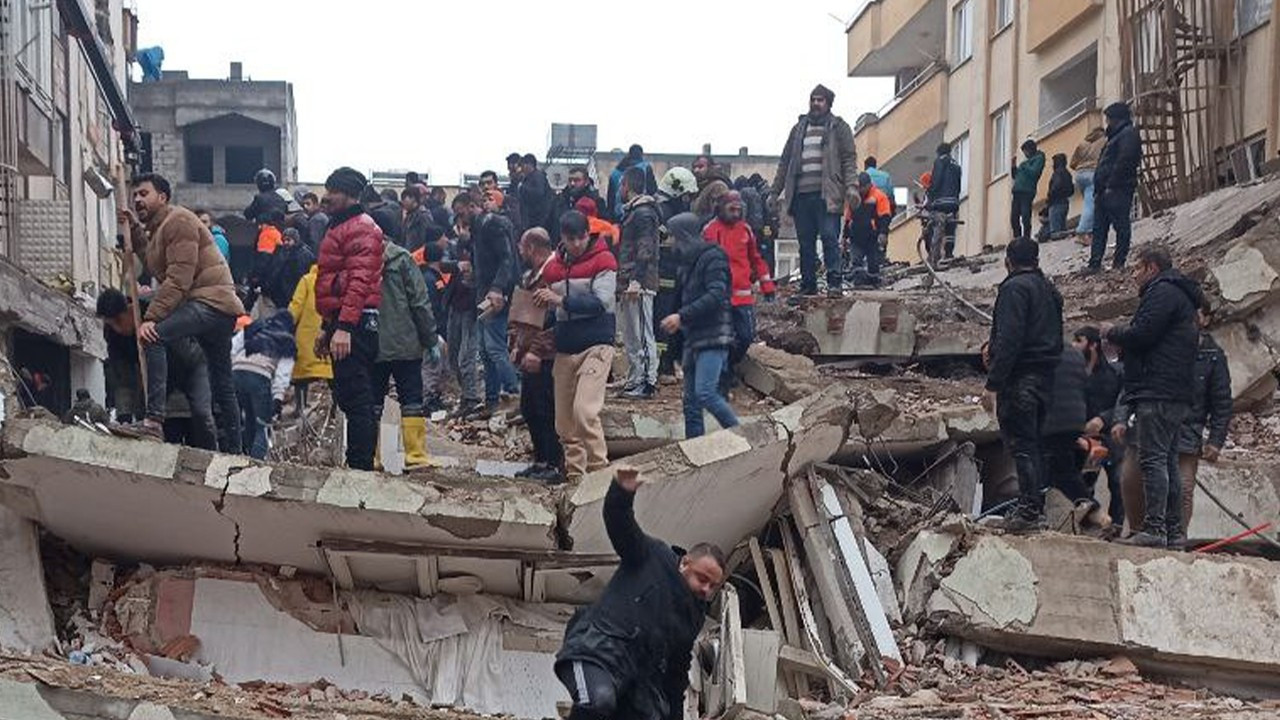 Antep'te yıkılan 25 binaya ilişkin 5 şüpheli tutuklandı