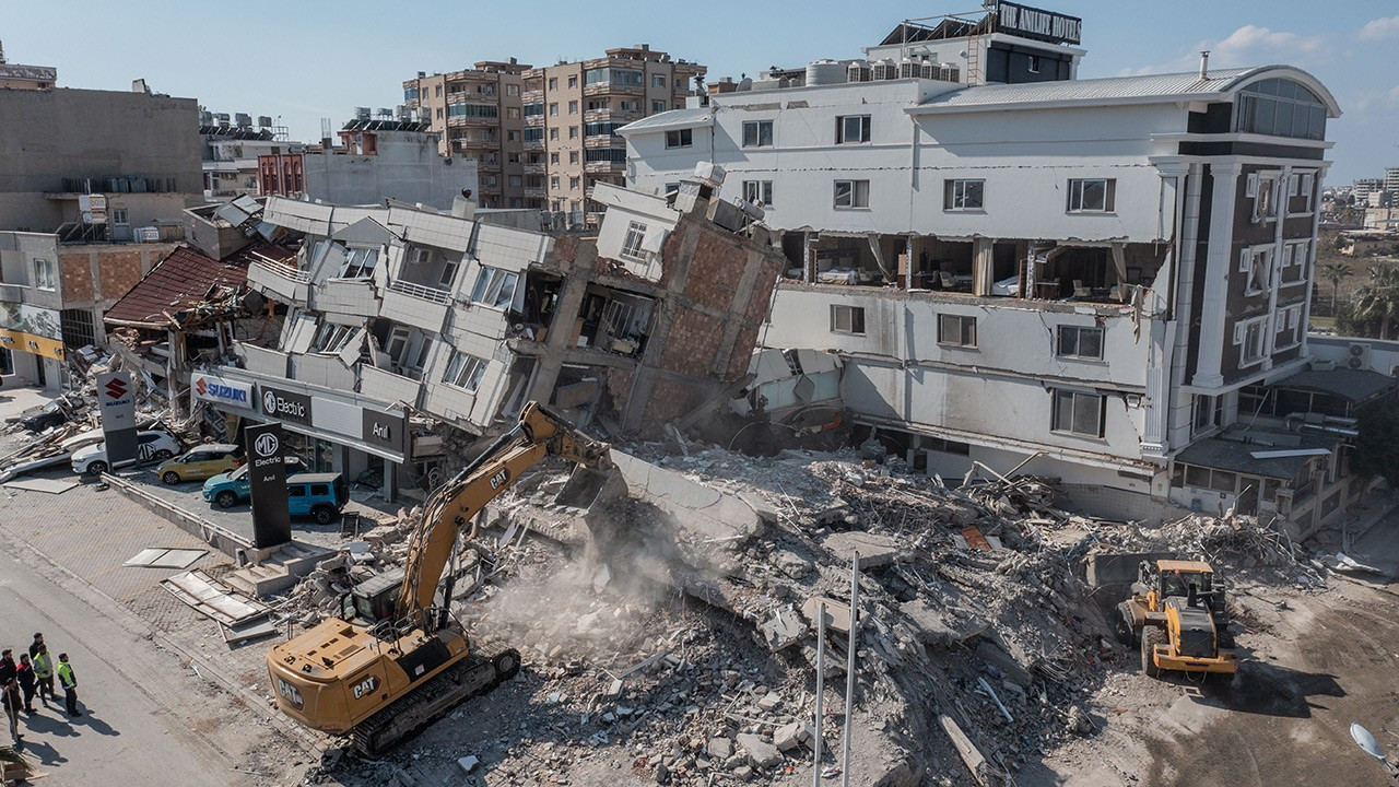 Depremin 8'inci günü: Can kaybı 31 bin 643'e yükseldi