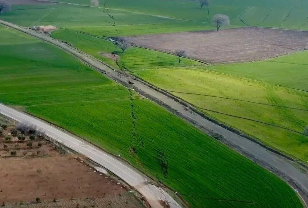 Depremlerin yol açtığı yer hareketleri uzaydan haritalandırıldı - Sayfa 2