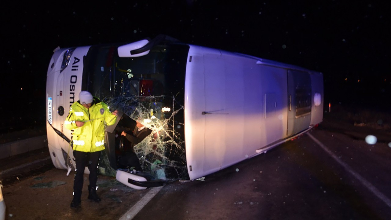 Kastamonu'da yolcu otobüsü devrildi: 30 yaralı