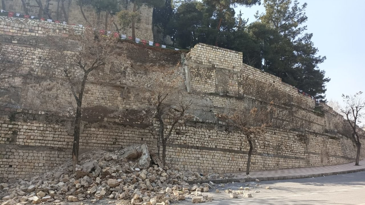 Maraş Kalesi depremde hasar gördü
