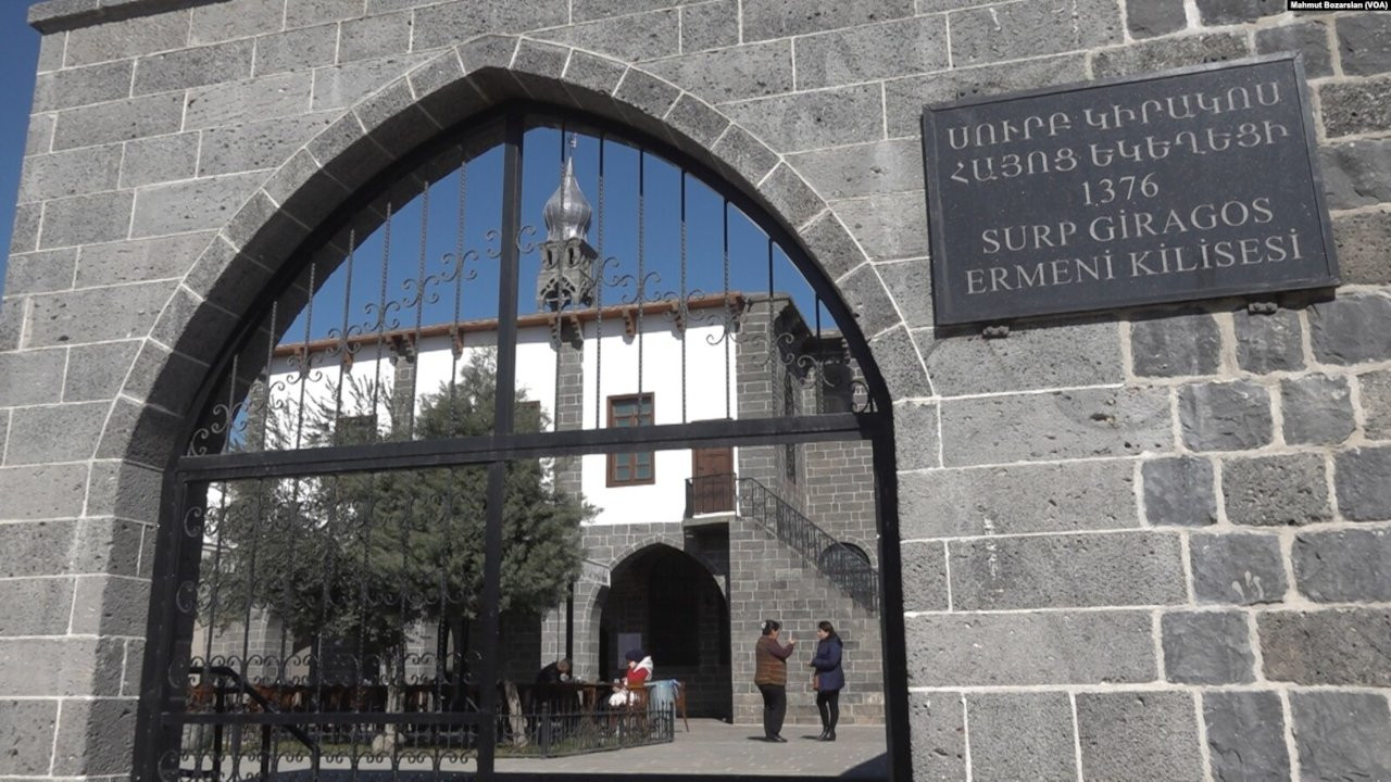 Surp Giragos Ermeni Kilisesi, depremzedelere kapılarını açtı