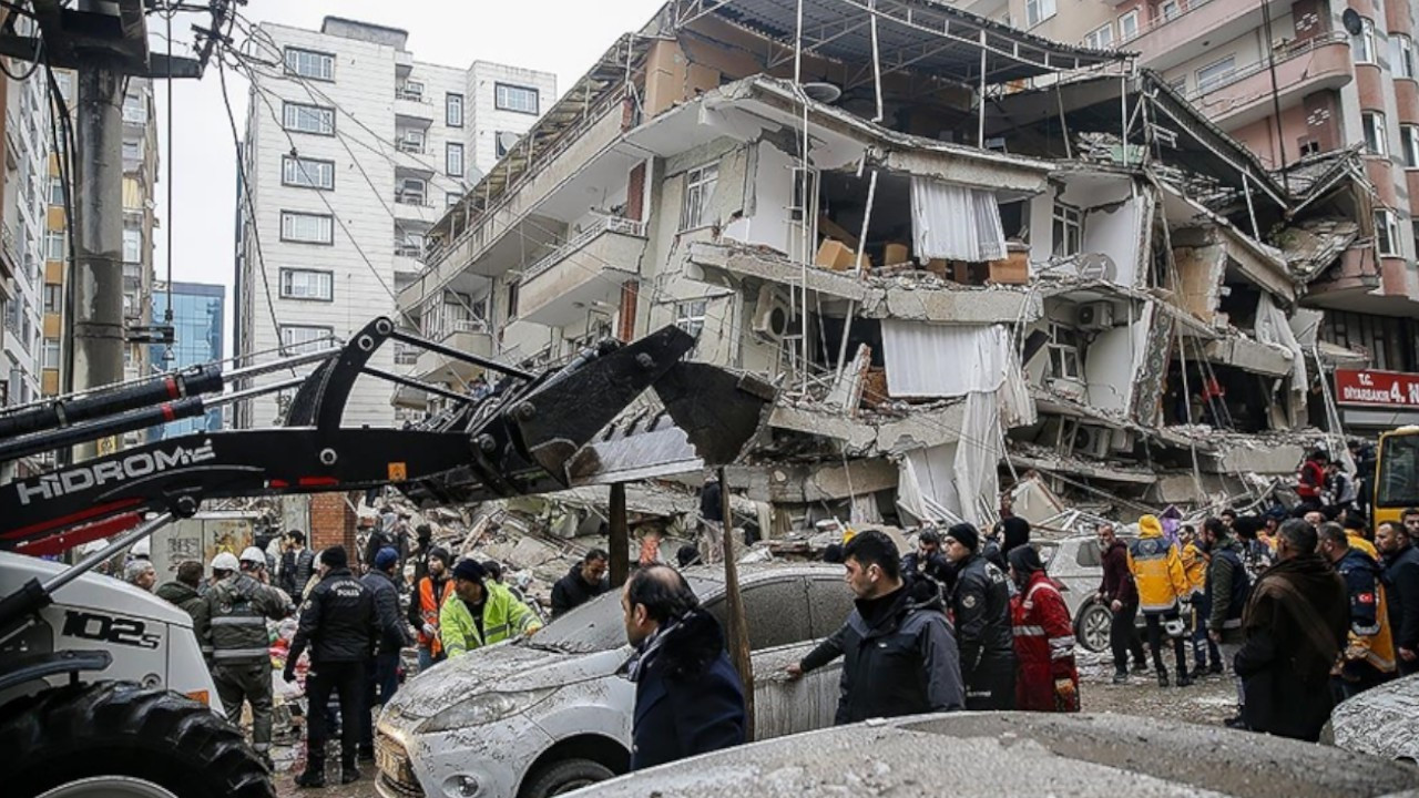 Diyarbakır’daki deprem soruşturmasında gözaltına alınan 31 kişi serbest bırakıldı