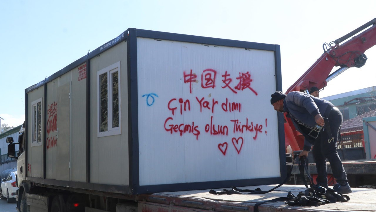 Burdur'daki Çinli iş insanlarından deprem bölgesine konteyner ve yatak desteği