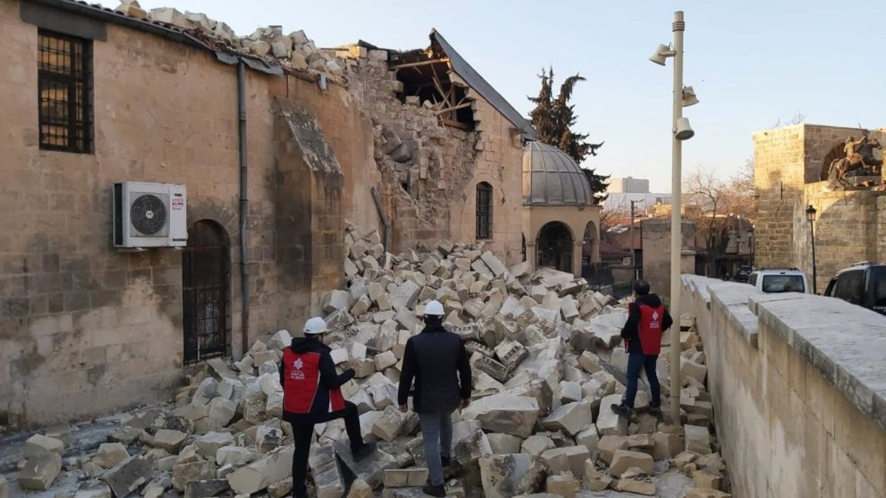 Deprem bölgesinde hasar alan kültürel miraslar koruma altına alınıyor