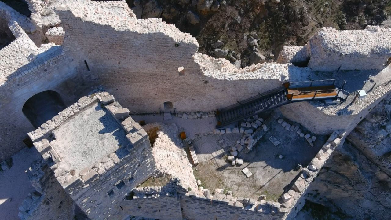 Adıyaman'daki Kahta Kalesi depremde hasar gördü - Sayfa 4