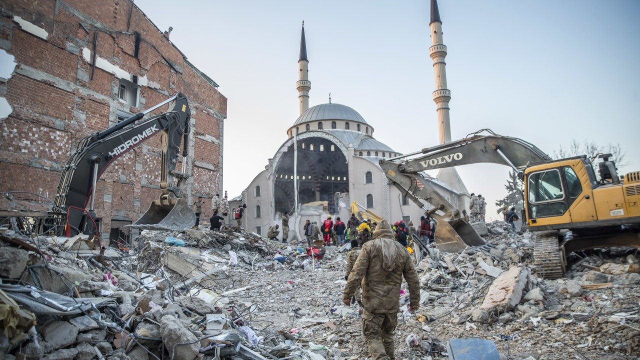Valilik açıkladı: Malatya'da 1154 bina yıkıldı, 1386 kişi öldü
