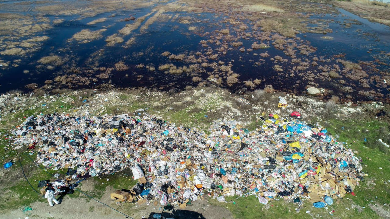 Milleyha Kuş Cenneti'ne deprem enkazından çöp ve moloz taşındı