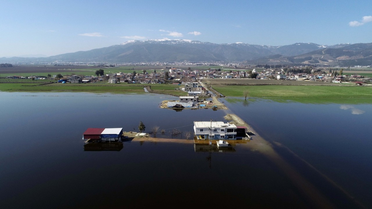Depremde Karasu Çayı taştı: Tarım arazileri su altında
