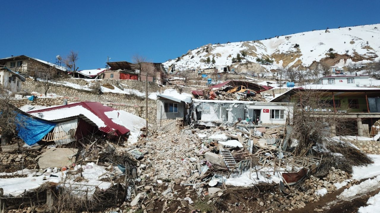 Maraş'ın en yüksek rakımlı köyünde 130 evden sadece 20'si ayakta kaldı - Sayfa 4