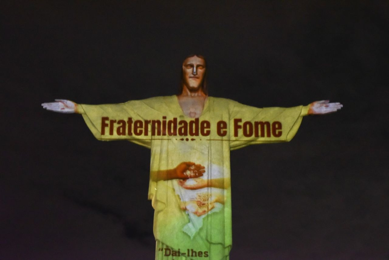 Brezilya’daki Kurtarıcı İsa heykeli depremzedeler anısına aydınlatıldı - Sayfa 1