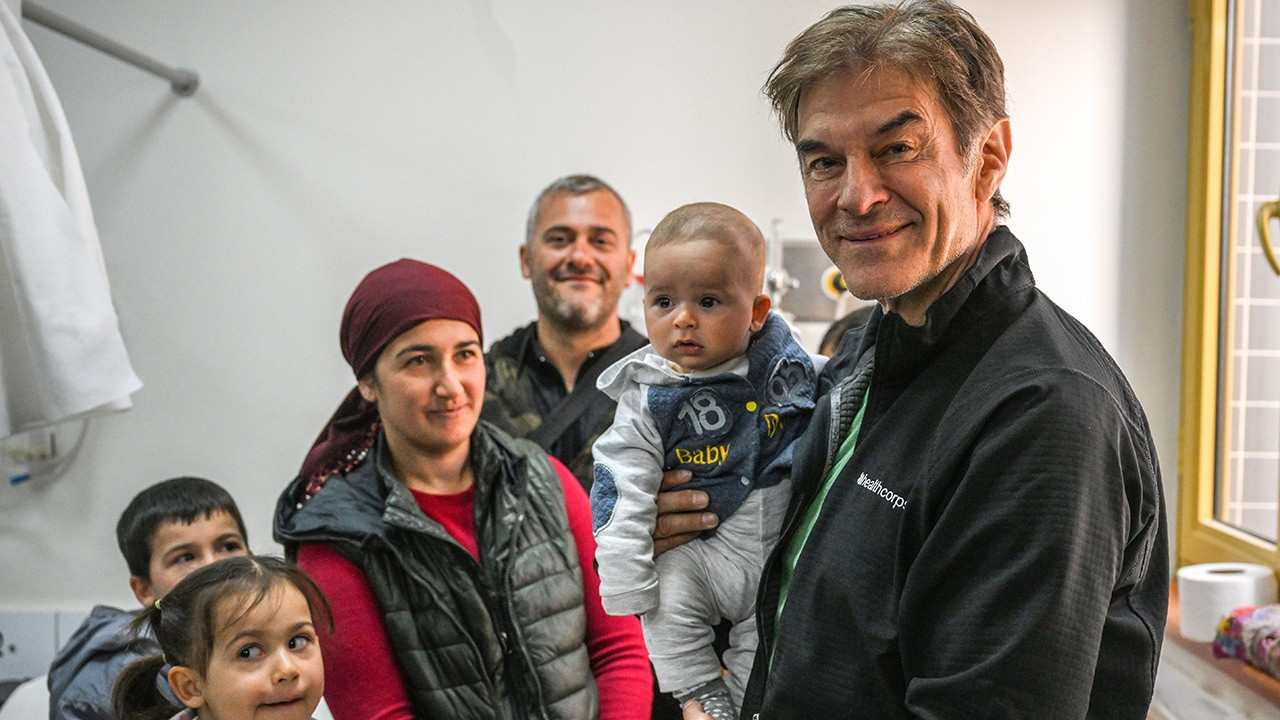 Mehmet Öz Hatay'da hastanede yatan depremzedeleri ziyaret etti