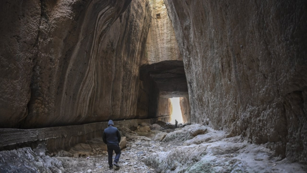 Depremden hasar almayan Titus Tüneli ve Beşikli Mağara görüntülendi