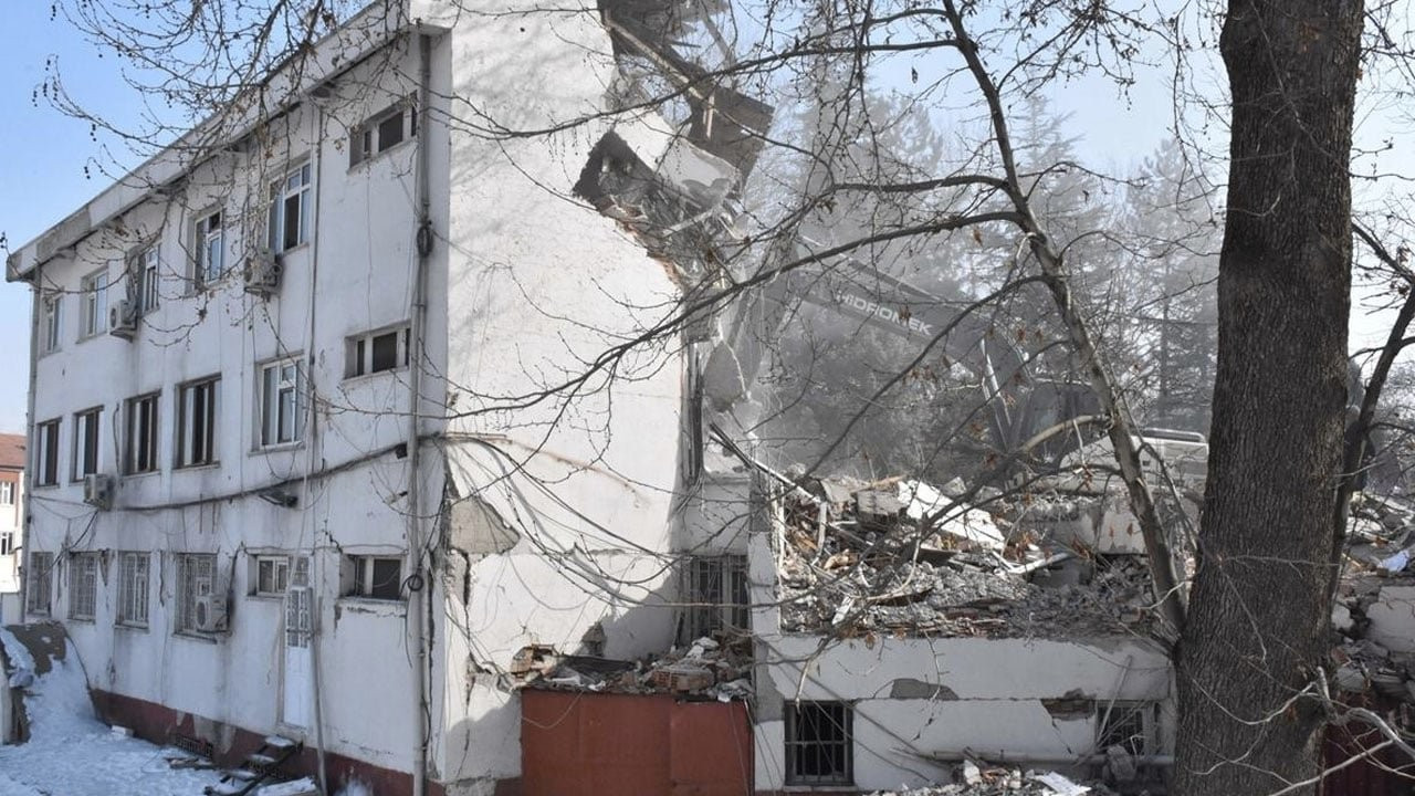 Elbistan Başsavcılığı: Belediye binası yıkılmadan delillere el kondu