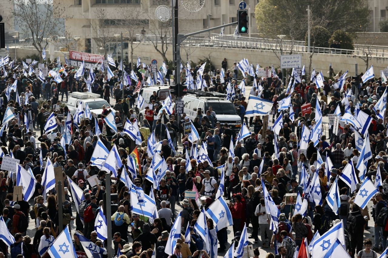 İsrail’de binlerce kişi, yargı düzenlemesini protesto etti - Sayfa 3