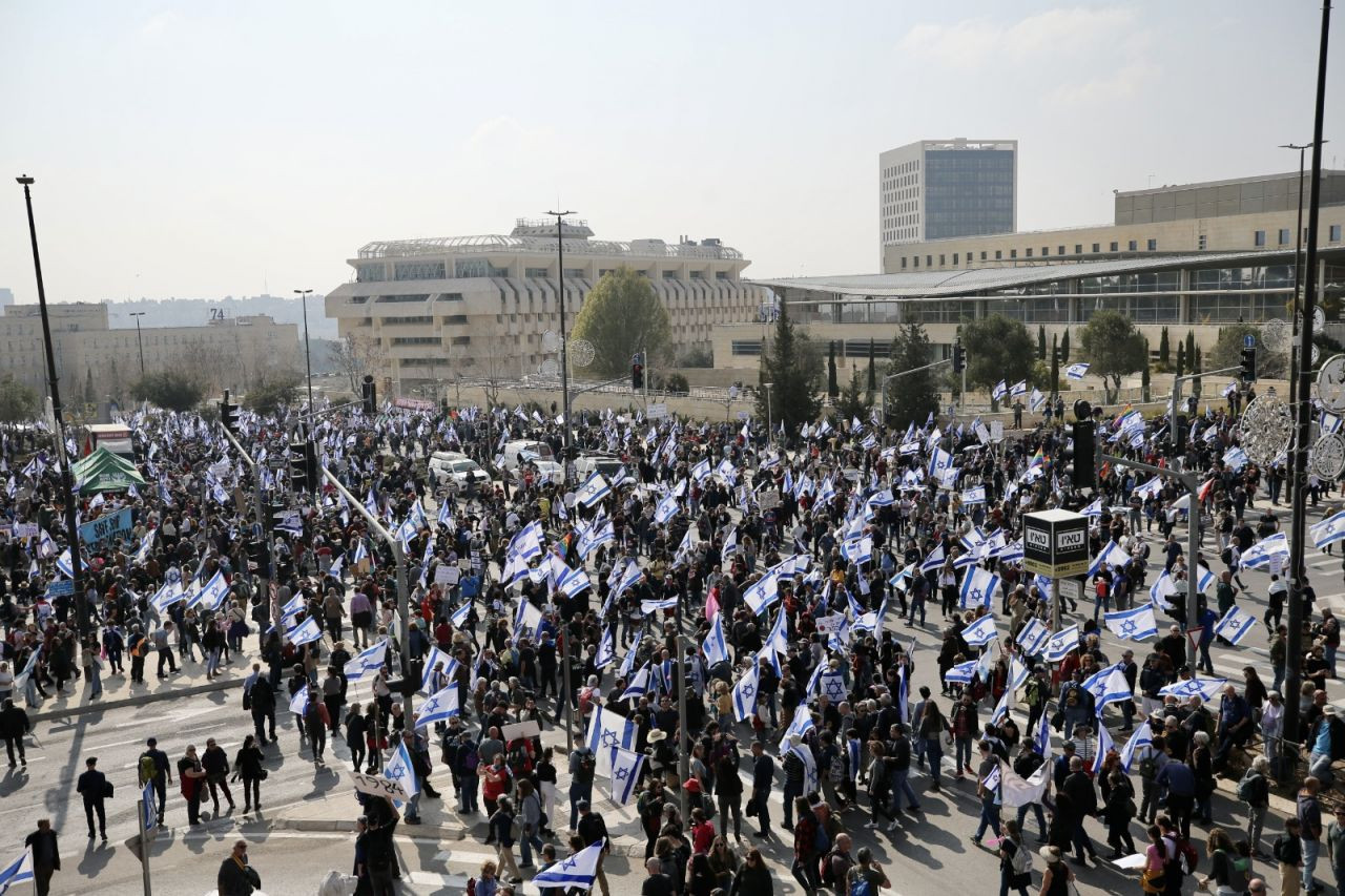 İsrail’de binlerce kişi, yargı düzenlemesini protesto etti - Sayfa 4