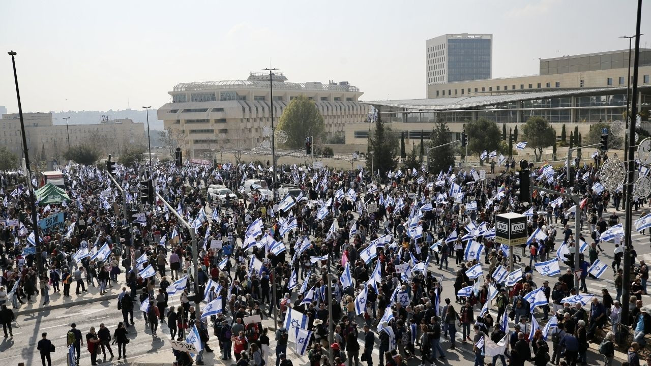 İsrail’de binler, yargı düzenlemesini protesto etti