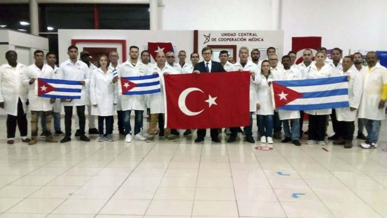 Kübalı doktorlar, deprem bölgelerinde 13 ameliyat yaptı