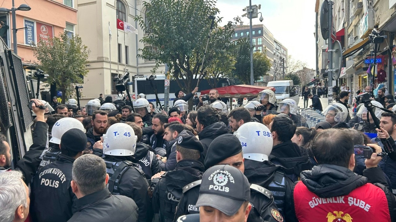 Kadıköy'de 'uzaktan eğitim' protestosu: 23 gözaltı